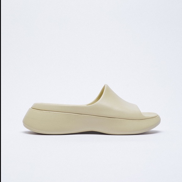 New Zara Rubberized Low Heel Sandel - Picture 7 of 7